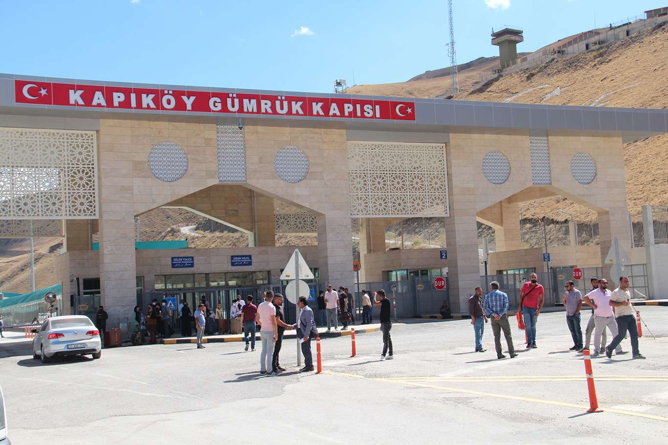 İranlı turistler Van'a giriş yapmaya başladı İranlı turistler Van'a giriş yapmaya başladı